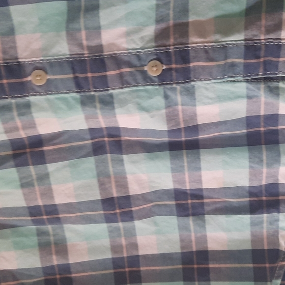 Button up shirt bundle, Levi's and Urban Pipeline - Picture 7 of 9